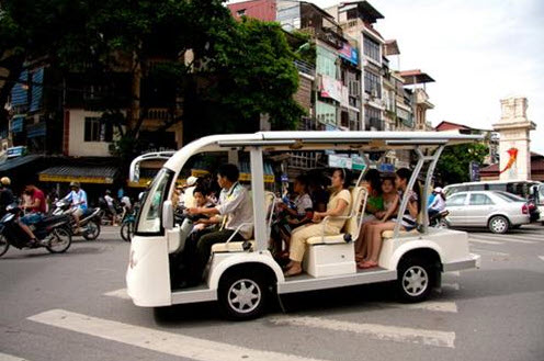 Hanoi adds two more electric bus tour routes